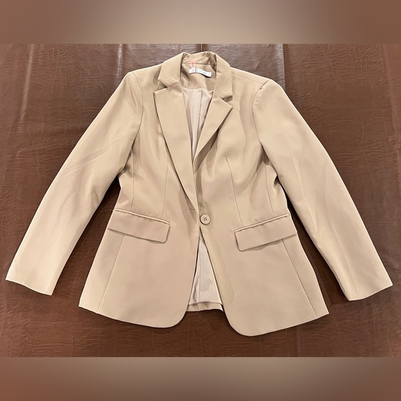Cicy Bell Jackets & Blazers - Cicy Bell Women’s Long Sleeve 1 Button Tan Casual Blazer - Size Medium